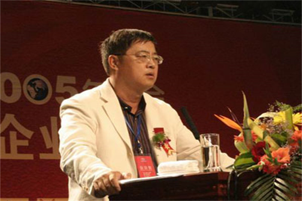 90年代的上海什么样?一位荷兰摄影师拍下的街头和家庭